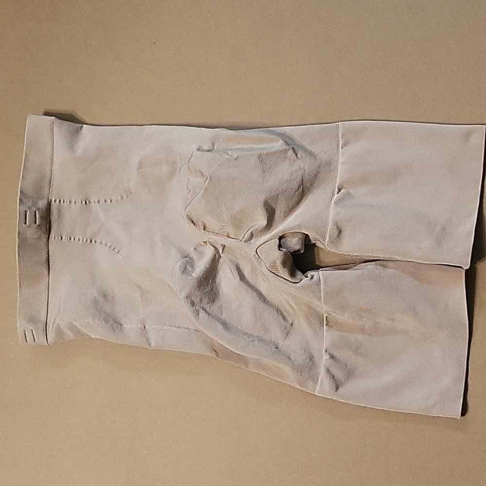 Spanx Size Small - image 5